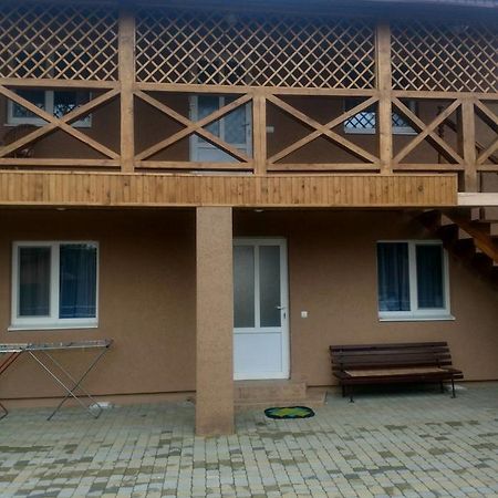 Садиба "У Юлії" Svalyava Exterior foto