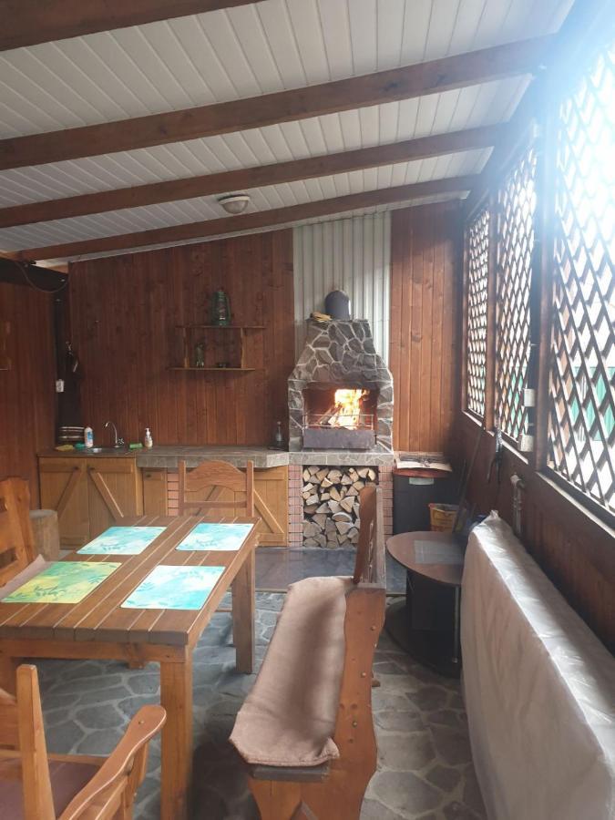 Садиба "У Юлії" Svalyava Exterior foto
