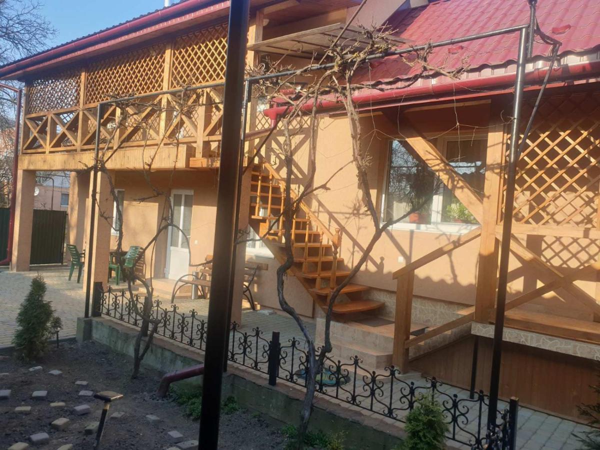 Садиба "У Юлії" Svalyava Exterior foto