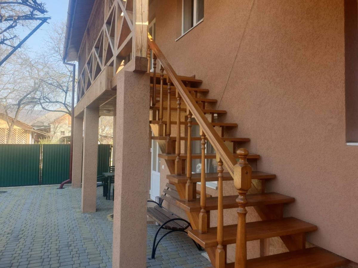 Садиба "У Юлії" Svalyava Exterior foto